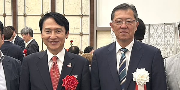 【左】武内北九州市長【右】山本啓之